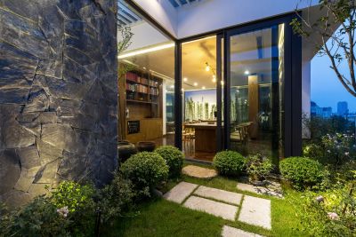 Căn hộ bớt gần nửa diện tích làm sân vườn - Nhà Đẹp Sài Gòn