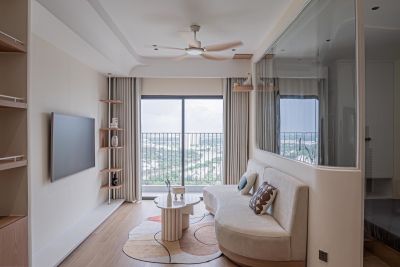 Căn hộ 72 m2 dùng kính ngăn phòng nới rộng không gian - Nhà Đẹp Sài Gòn