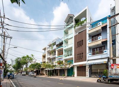 Nhà hướng Tây ứng dụng hệ lam mặt tiền, tạo không gian thoáng mát - Nhà Đẹp Sài Gòn