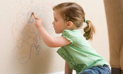 Cách tẩy mực bút bi trên tường sơn - Nhà Đẹp Sài Gòn