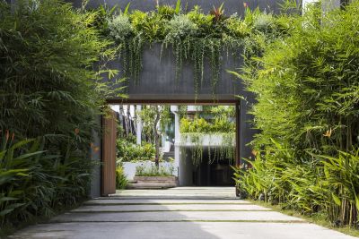 Nhà phố như resort cạnh quốc lộ - Nhà Đẹp Sài Gòn