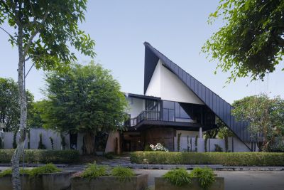 Biệt thự có hệ mái mô phỏng cánh diều bay lượn - Nhà Đẹp Sài Gòn