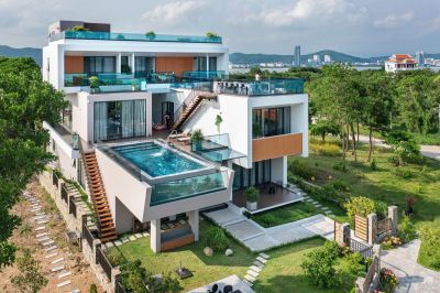 Biệt thự với bể bơi &quot;treo&quot; lơ lửng ở mặt tiền - Nhà Đẹp Sài Gòn