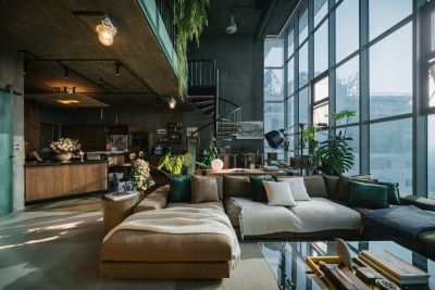 Căn hộ thông tầng 240 m² hướng sông với nội thất thô ráp - Nhà Đẹp Sài Gòn