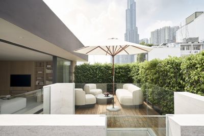 Căn penthouse 280 m² tối giản với khoảng sân ngập nắng - Nhà Đẹp Sài Gòn
