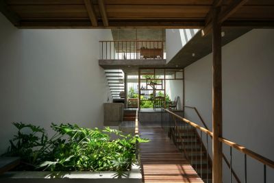 Ngôi nhà đậm nét làng quê với hiên nhà, vườn rau và đồ gỗ - Nhà Đẹp Sài Gòn