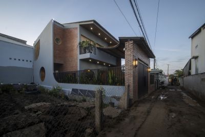 Ngôi nhà với những bức tường &quot;dang dở&quot; - Nhà Đẹp Sài Gòn