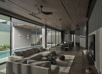 Biệt thự 880 m² như &quot;chốn ẩn mình&quot; giữa khu dân cư - Nhà Đẹp Sài Gòn