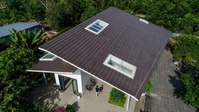 Nhà vườn với hệ mái 3 lớp xòe rộng chống nóng - Nhà Đẹp Sài Gòn